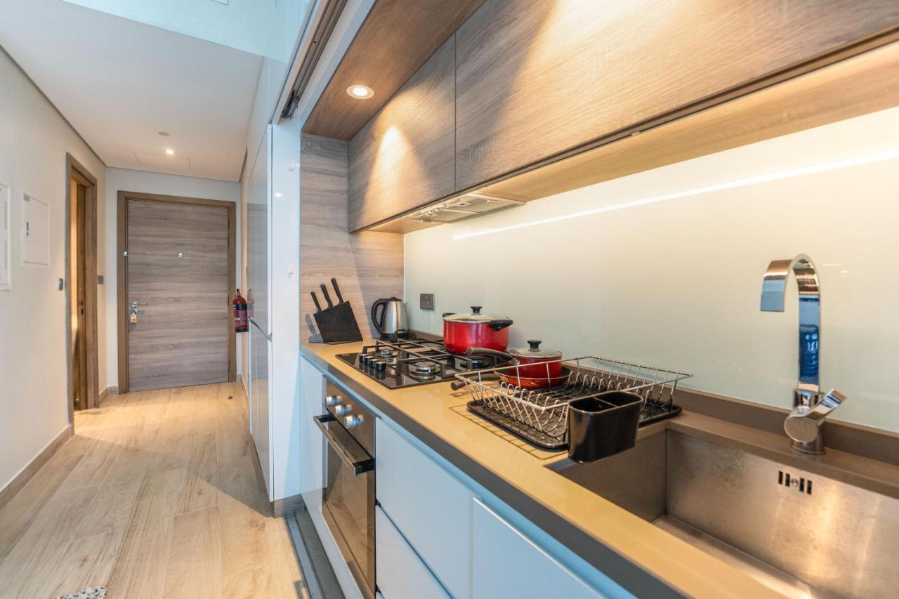 Fam Living - Marina Marvel - Studio Apartment With Breathtaking Views In Studio One Tower Дубай Екстериор снимка