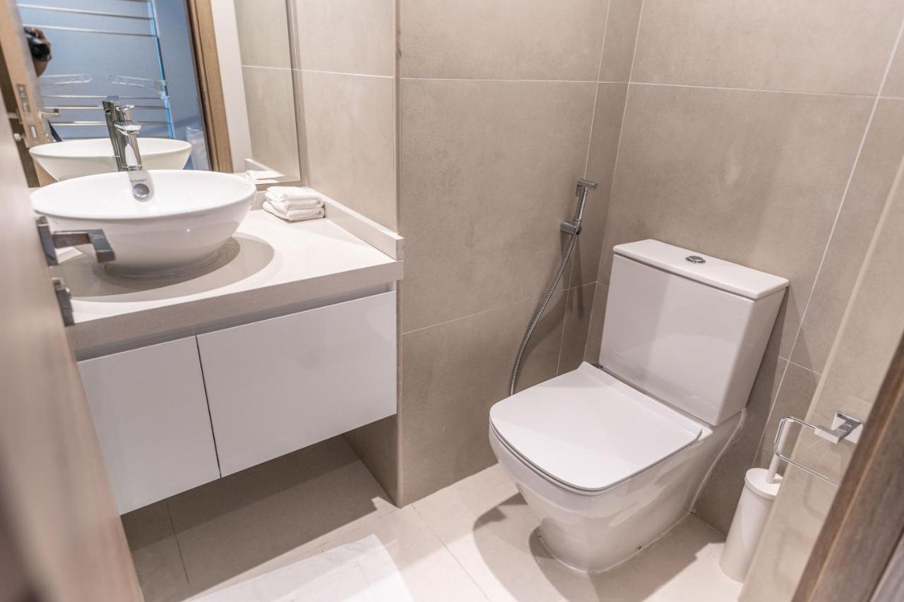 Fam Living - Marina Marvel - Studio Apartment With Breathtaking Views In Studio One Tower Дубай Екстериор снимка