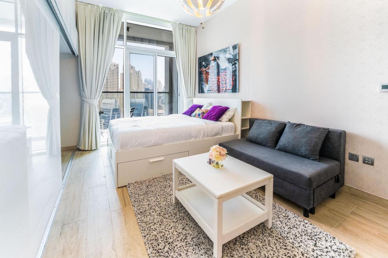Fam Living - Marina Marvel - Studio Apartment With Breathtaking Views In Studio One Tower Дубай Екстериор снимка