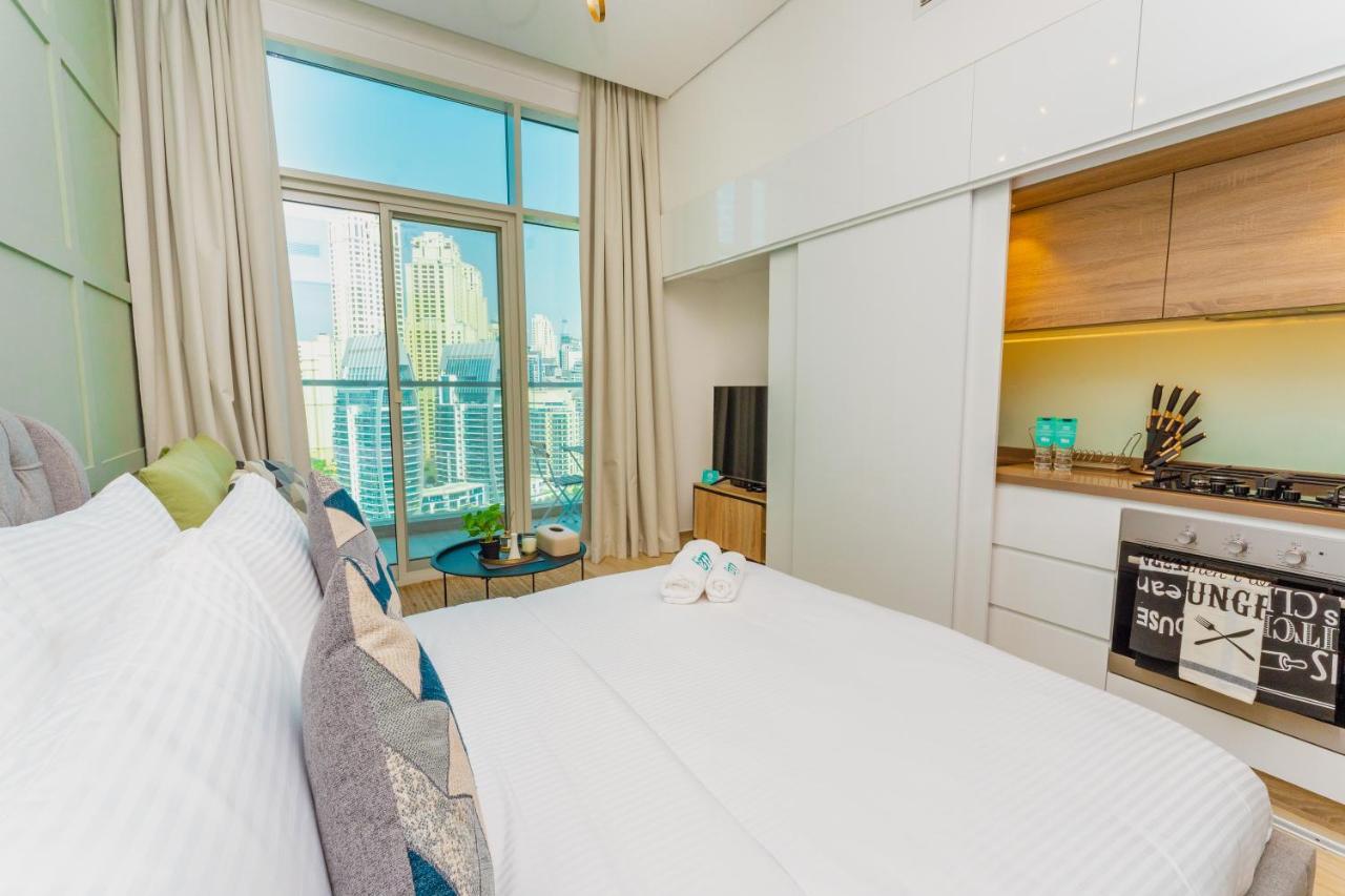 Fam Living - Marina Marvel - Studio Apartment With Breathtaking Views In Studio One Tower Дубай Екстериор снимка