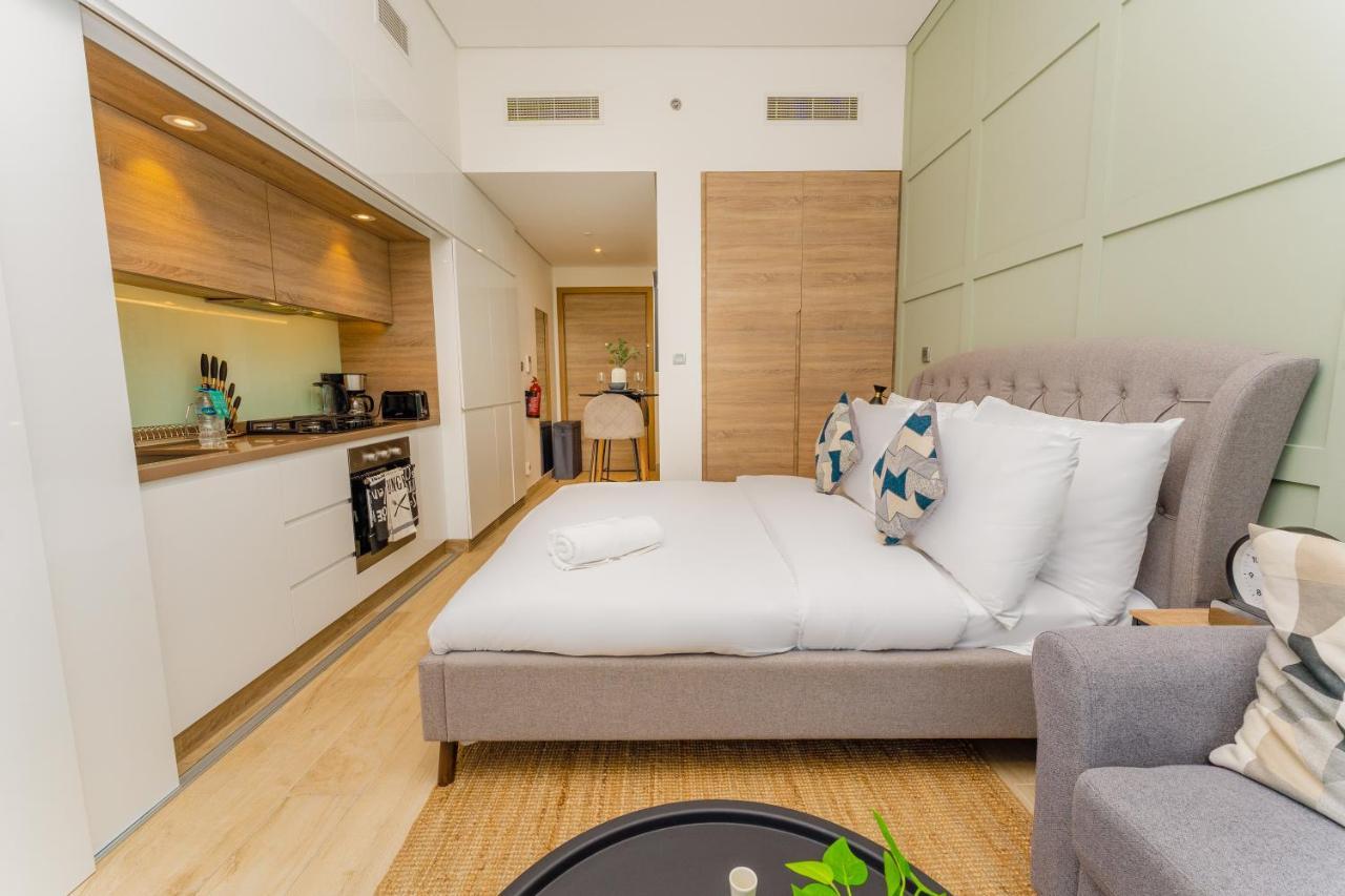 Fam Living - Marina Marvel - Studio Apartment With Breathtaking Views In Studio One Tower Дубай Екстериор снимка