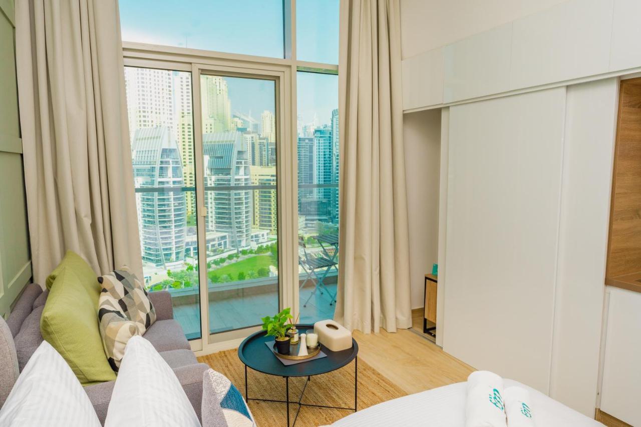 Fam Living - Marina Marvel - Studio Apartment With Breathtaking Views In Studio One Tower Дубай Екстериор снимка