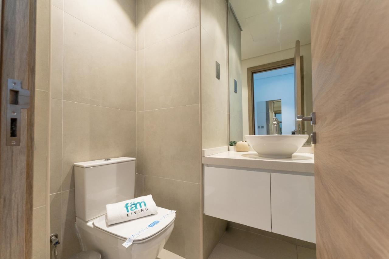 Fam Living - Marina Marvel - Studio Apartment With Breathtaking Views In Studio One Tower Дубай Екстериор снимка