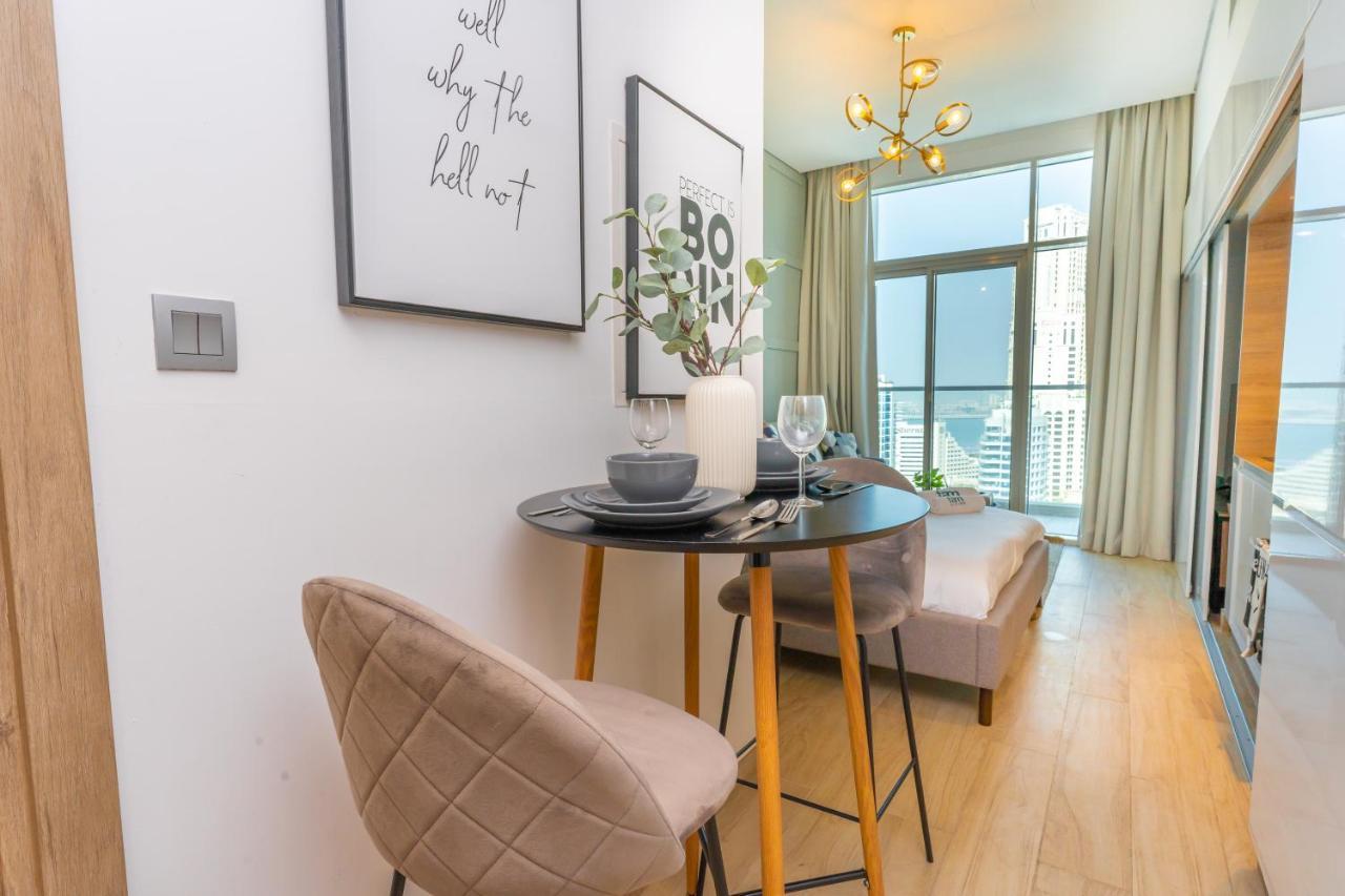 Fam Living - Marina Marvel - Studio Apartment With Breathtaking Views In Studio One Tower Дубай Екстериор снимка