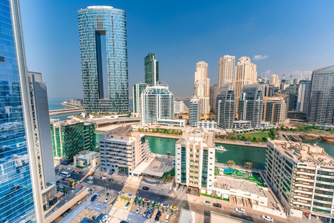 Fam Living - Marina Marvel - Studio Apartment With Breathtaking Views In Studio One Tower Дубай Екстериор снимка