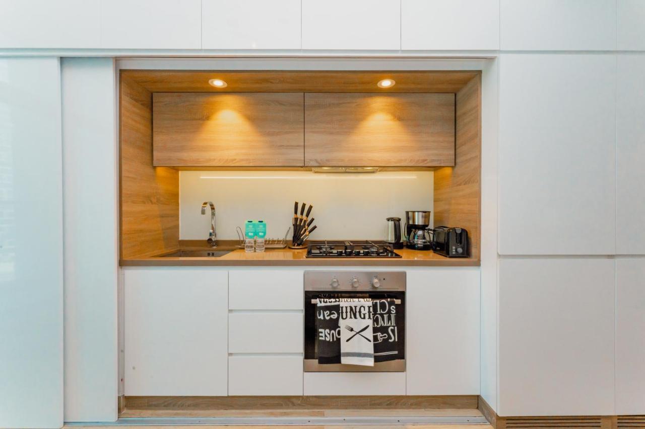 Fam Living - Marina Marvel - Studio Apartment With Breathtaking Views In Studio One Tower Дубай Екстериор снимка